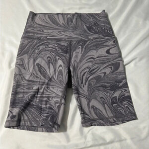 Athleta Transend 7” Shorts Dark and Light Purple  Paisley Pattern Size Smll